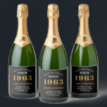 Étiquettes Pour Bouteilles De Vin Mousseux 60th Birthday Born 1963 Ajouter Nom Black Gold<br><div class="desc">Anniversaire personnalisé ajoutez votre nom et étiquette de bière année. Modifiez le nom et l'année avec le modèle fourni. Un merveilleux accessoire de fête d'anniversaire personnalisé. Plus de cadeaux et de fournitures de fête disponibles avec le design "normes de fixation" dans le magasin.</div>