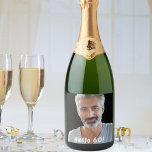 Étiquettes Pour Bouteilles De Vin Mousseux 60th birthday custom photo hello 60 guys<br><div class="desc">Modèle pour Votre photo. Superposition du texte blanc : Bonjour 60 ! Un étiquette pour une fête du 60e anniversaire pour les mecs.</div>