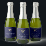 Étiquettes Pour Bouteilles De Vin Mousseux Anniversaire Favore Monogramme Chic Marine Bleu Mi<br><div class="desc">Les Faveurs Anniversaires mariages Peuvent Être Utilisées Pour N'Importe Quel Anniversaire Mariage, Script Classique Et Monogramme Initial, Noms Personnalisés, Élégant Étiquette À Vin Mini Étincelant Bleu Marine, Blanc Et Or. Cliquez sur personnaliser ce modèle pour le customiser avec l'initiale de nom de famille monogramme, les deux noms, le nombre d'années...</div>
