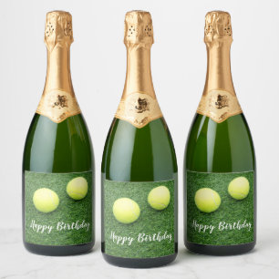 Étiquettes Pour Bouteilles De Vin Mousseux Boules de tennis sur herbe verte