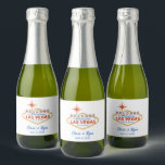 Étiquettes Pour Bouteilles De Vin Mousseux Cadeau de bienvenue Mariage Las Vegas<br><div class="desc">Préparez-vous pour un mariage Las Vegas mémorable avec ces étiquettes de bouteille mariage personnalisables! Un détail qui conviendra à merveille à l'heure de l'apéro,  à la réception d'accueil ou après la fête.</div>