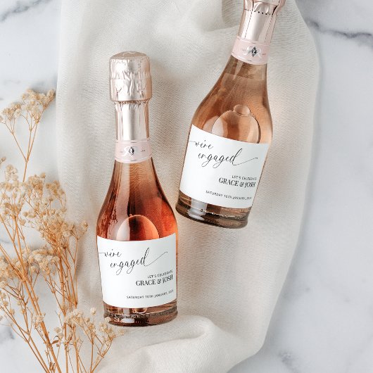 Étiquettes Pour Bouteilles De Vin Mousseux Élégant minimal Nous sommes engagés dans la partie