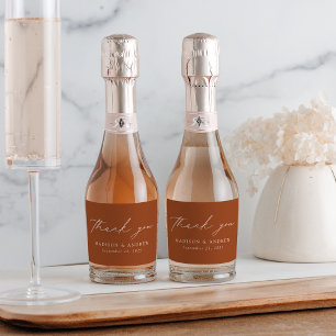 Étiquettes Pour Bouteilles De Vin Mousseux Élégant script moderne Mariage en terre cuite Merc