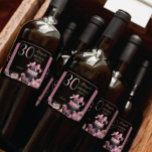 Étiquettes Pour Bouteilles De Vin Mousseux Glam Pink Black Fashion 30th Birthday Party<br><div class="desc">Un design glamour d'inspiration française, rose et noir "30" 30e anniversaire avec un gâteau boîte casquette, des stilettos roses et un sac de maquillage parmi divers cadeaux d'anniversaire non ouverts et de succulents cupcakes. Parfait pour célébrer des anniversaires. Age est créé dans une police de parties scintillant fausse rose inmodifiable....</div>