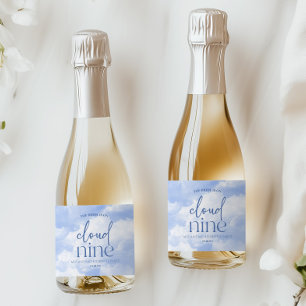 Étiquettes Pour Bouteilles De Vin Mousseux La Mariée Est Sur Cloud Neuf Blue Bachelorette Par
