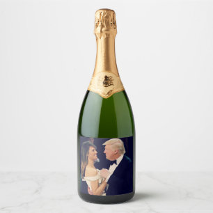 Étiquettes Pour Bouteilles De Vin Mousseux Le président Trump et Melania Trump dansent