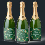 Étiquettes Pour Bouteilles De Vin Mousseux Logo d'entreprise personnalisé Green Christmas Wre<br><div class="desc">Ce magnifique étiquette de bouteille de champagne de Noël est fait sur mesure avec votre logo d'entreprise dans une couronne de fruits à baies vitrées festives avec l'enveloppe de la guirlande d'or sur un arrière - plan vert. Étiquettes de vacances contemporains pour votre client ou employé d'entreprise présente.</div>