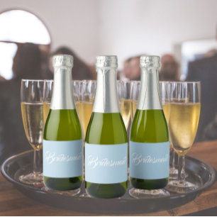 Étiquettes Pour Bouteilles De Vin Mousseux Mariage de script bleu clair stylisé Bridesmaid