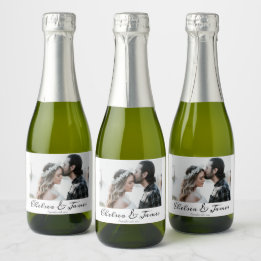 Étiquettes Pour Bouteilles De Vin Mousseux Photo de mariage à la calligraphie élégante Mini