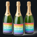 Étiquettes Pour Bouteilles De Vin Mousseux Sois Joyeux et lumineux Rainbow Custom Christmas P<br><div class="desc">Belle bouteille de champagne de Noël arc-en-ciel étiquette dans des couleurs assez audacieuses qui dit Be Merry and Bright. Cadeaux de vacances à thème gay pride pour une famille LGBTQ.</div>