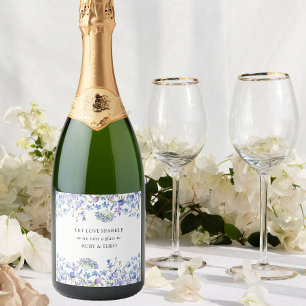 Étiquettes Pour Bouteilles De Vin Mousseux Toast de mariage sur table avec fleurs sauvages de