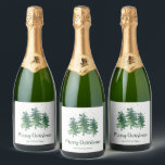 Étiquettes Pour Bouteilles De Vin Mousseux Winter Forest Merry Christmas Company<br><div class="desc">Ces étonnants autocollants de bouteilles d'aquarelle qui disent "Joyeux Noël" et votre nom d'entreprise qui ont des pins multicolores élégants et des étoiles de parties scintillant d'or et des confettis sur eux sont parfaits pour mettre sur toutes les bouteilles de vin pétillant que vous avez à vos événements de vacances....</div>