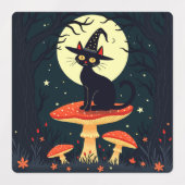 Étiquettes Une petite chatte noire de sorcière assise sur un (Design 1)