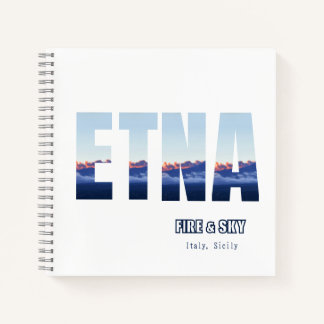 Etna-vulkaan rookt in de avond notitieboek
