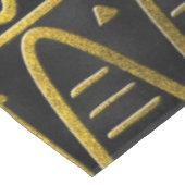 Etnisch Afrikaans Golden Patroon op zwart Tafelkleed (Gekanteld)
