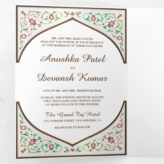 Etnisch Bruin Bloemboog Indische bruiloft Drieluik Uitnodiging (Binnenzijde eerst)
