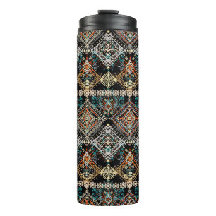 Etnische boho naadloos patroon. Ethno-versiering.  Thermosbeker