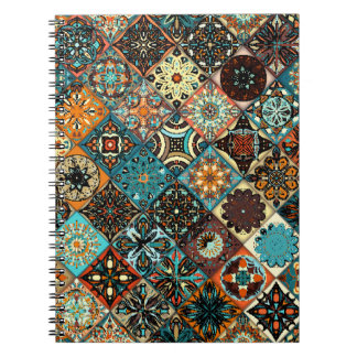 Etnische florale mandala naadloos. Kleurrijk m Notitieboek