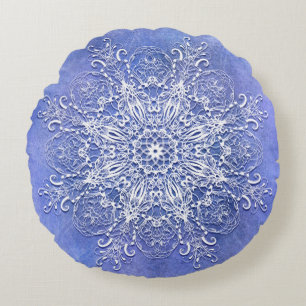 Etnische florale mandala op grunge achtergrond rond kussen