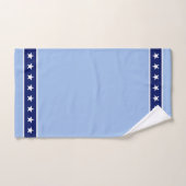 Étoiles blanches élégantes sur fond bleu clair (Serviette à main)
