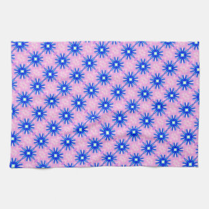 étoiles bleues gaies sur la serviette rose