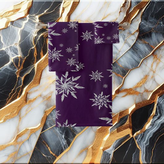 étoiles de Noël pourpres avec cristal de glace bla