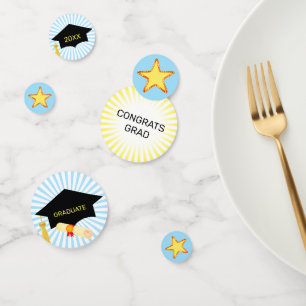 Étoiles de remise de diplômes sur confettis bleu c