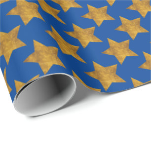 Étoiles d'or sur papier d'enveloppement cadeau ble