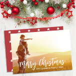 Étoiles rustiques modernes Carte photo de Noël<br><div class="desc">Personnalisez avec votre photo personnalisée et votre message sur le devant de cette élégante carte photo moderne de Noël. Le dos de la carte a un design motif d'étoile fantaisiste sur un arrière - plan rouge festif.</div>