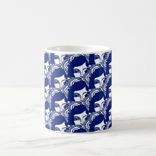 Étrange fille Floral classique café/thé Mug (Centre)