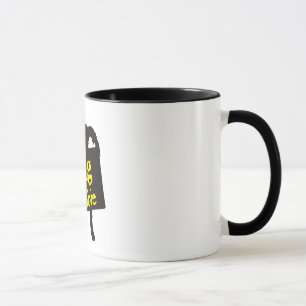 Étreignez une tasse de zombi