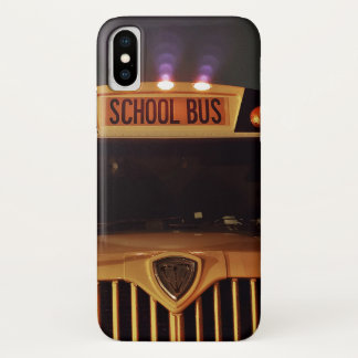 Étui de téléphone de bus dans le noir