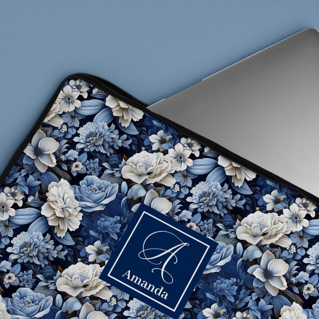 Étui Housse pour Ordinateur Portable Fleurs Bleues (Elegant Blue and White Flowers Luxury Laptop Sleeve)