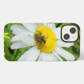 Etui iPhone 13 Beetle Sur Une Faisée (Verso Horizontal)