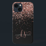 Etui iPhone 13 Glam Rose Gold Parties scintillant Élégant Monogra<br><div class="desc">Glam Rose Gold Parties scintillant coque iphone monogramme élégant. Personnalisez facilement ce design branché de boîtier de téléphone chic avec une élégante parties scintillant brillante en or rose sur un arrière - plan noir. Le design comprend votre monogramme manuscrit avec de jolis tourbillons et nom.</div>