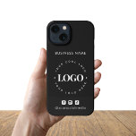 Etui iPhone 13 Logo personnalisé de l'entreprise et médias sociau<br><div class="desc">Faites la promotion de votre entreprise avec cet élégant coque iphone,  avec logo et texte personnalisés. Ajoutez facilement votre logo en cliquant sur l'option "personnaliser".</div>