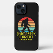 Etui iPhone 13 Masquer Et Chercher Expert Bigfoot Drôle (Verso)