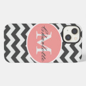 Etui iPhone 13 Motif chevron ZigZag chic monogrammé gris rose (Verso Horizontal)