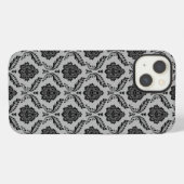 Etui iPhone 13 Motif Damassé Rococo Noir sur Gris (Verso Horizontal)