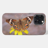 Etui iPhone 13 Pro Max Beau papillon sur Fleur Jaune (Verso Horizontal)