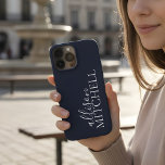 Etui iPhone 13 Pro Max Calligraphie de script Minimaliste Marine Bleu<br><div class="desc">Le coque minimaliste combine le nom de la calligraphie de script avec la police serif chic.</div>