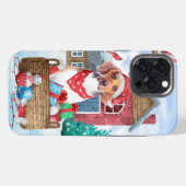 Etui iPhone 13 Pro Max Chien Beagle dans la maison de Noël enneigée (Verso Horizontal)