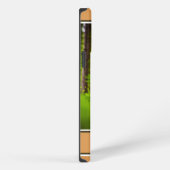 Etui iPhone 13 Pro Max Chien Beagle dans les bois rustique (Côté droit)