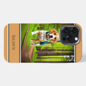 Etui iPhone 13 Pro Max Chien Beagle dans les bois rustique (Verso Horizontal)