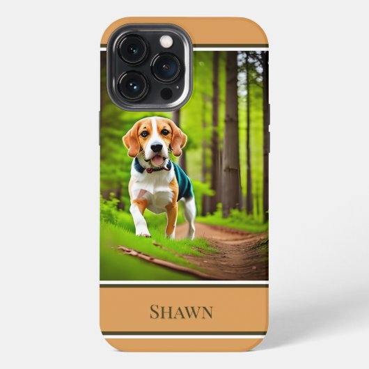 Etui iPhone 13 Pro Max Chien Beagle dans les bois rustique (Verso)