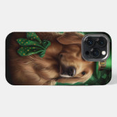 Etui iPhone 13 Pro Max Chien Retriever doré à la Saint-Patrick (Verso Horizontal)