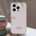 Etui iPhone 13 Pro Max Monogramme initial neutre double couche minimalist<br><div class="desc">Vous savez que le raffinement, le style et la simplicité sont souvent la chose exacte dont vous avez besoin. Conçu pour le goût éclairé du minimaliste moderne, cet accessoire est une fusion d'élégance intemporelle et de fonctionnalité contemporaine. La palette de couleurs neutres complète n'importe quel ensemble, accompagnant votre look du...</div>