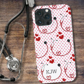 Etui iPhone 13 Pro Max Stéthoscopes et Monogramme de Cœurs