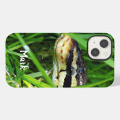 Etui iPhone 13 Serpent Python boule dans l'herbe (Verso Horizontal)