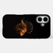 Étui iPhone 16 Mate Black 4 Luxe, Poisson-lion rou (Verso (horizontal))